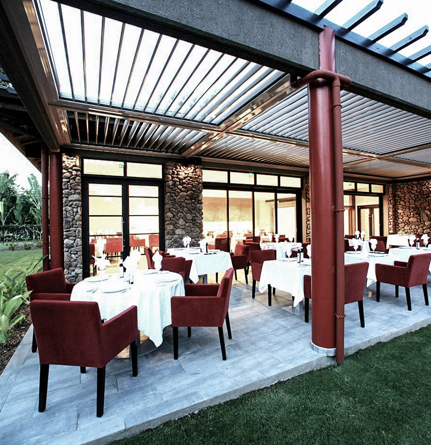Dining in Tahiti